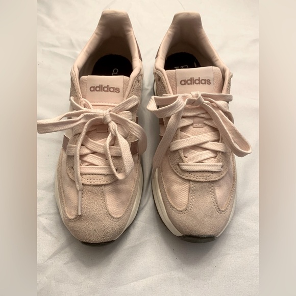 NWOT Adidas Women's Light Pink Cloudfoam Sneakers - Picture 1 of 5